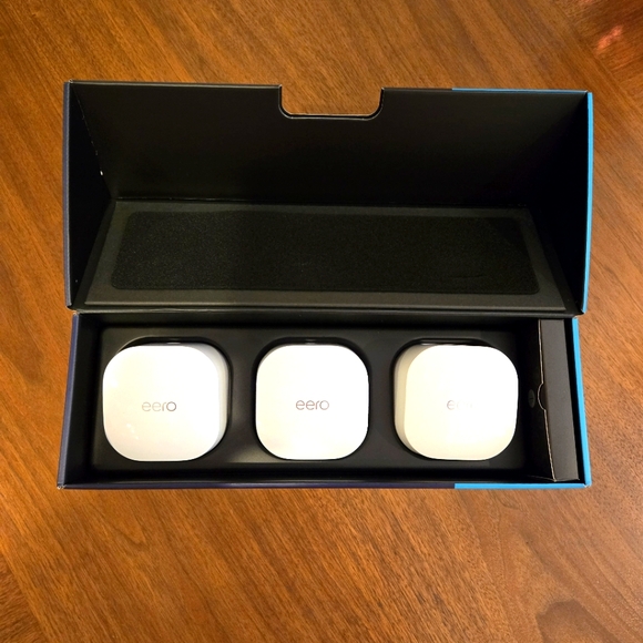 eero 6 Dual Bands Mesh WiFi System, 5000 Sq. Ft., Up To 500 Mbps - Picture 2 of 10
